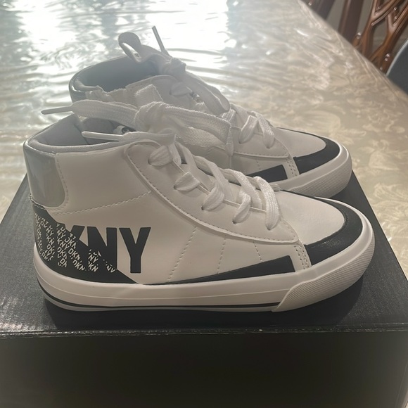 DKNY Little girls Hannah Leena High Top Sneaker NWT
